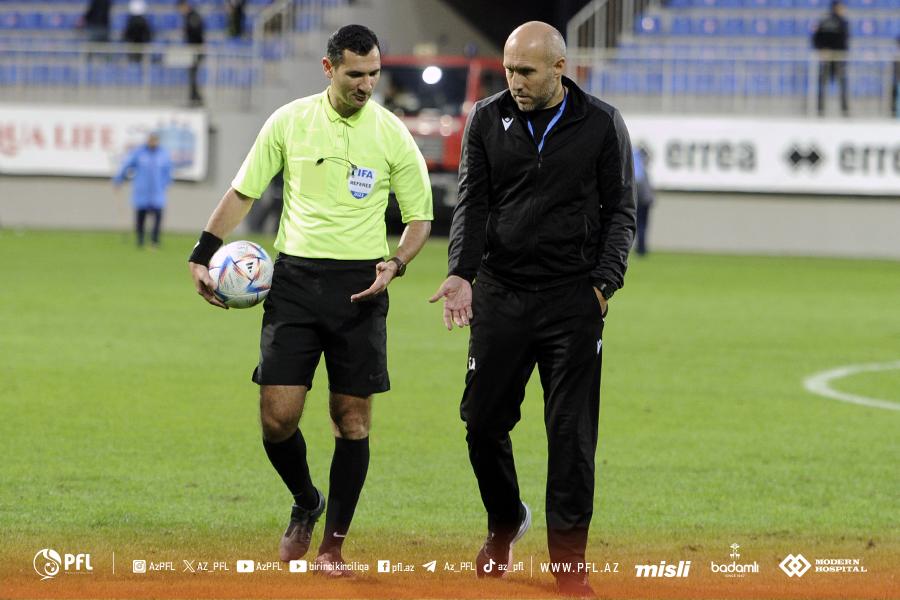 Premyer Liqada baş məşqçi ilə futbolçu eyni vəziyyətdə