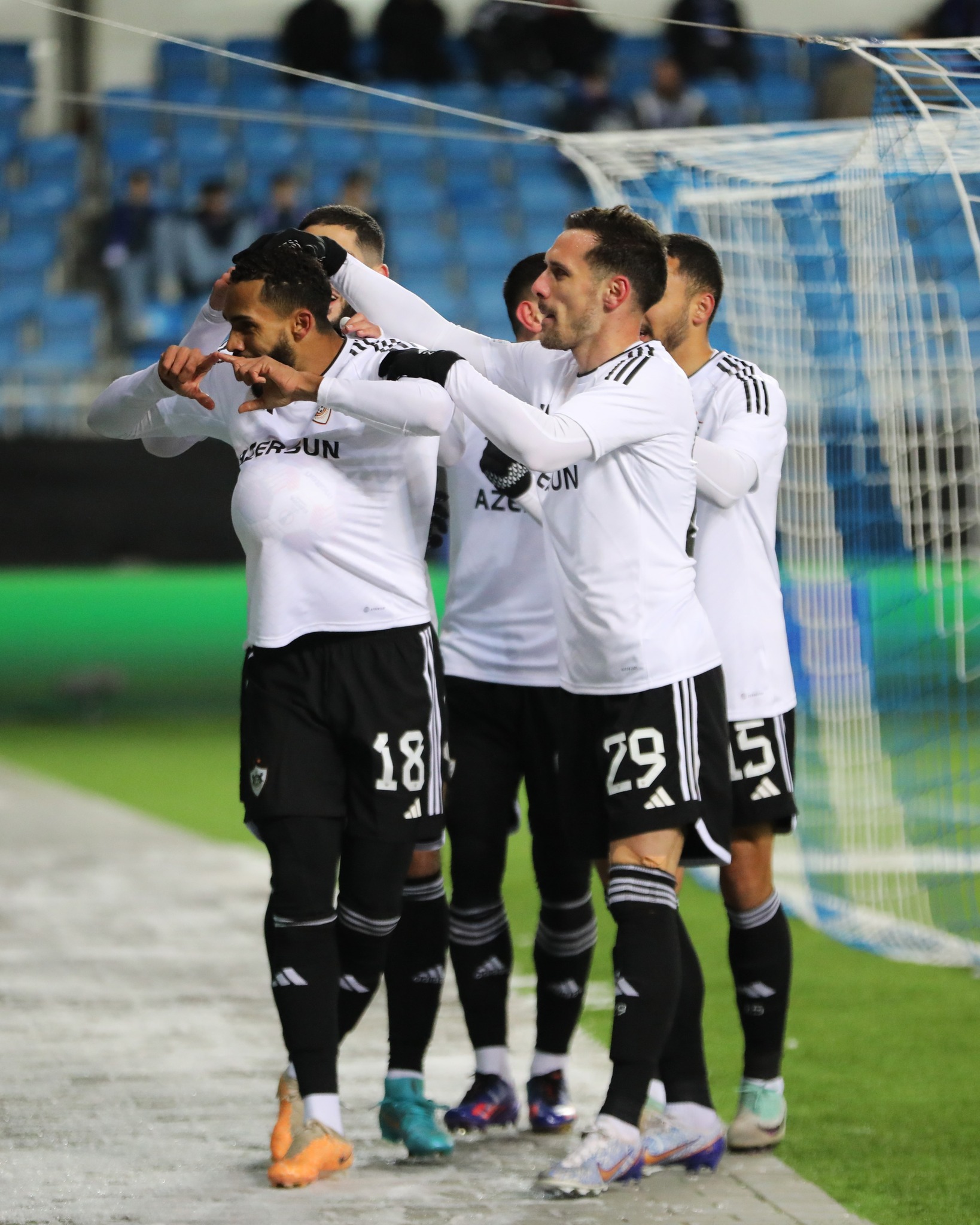 "Qarabağ"ı tənqid etmək olarmı?