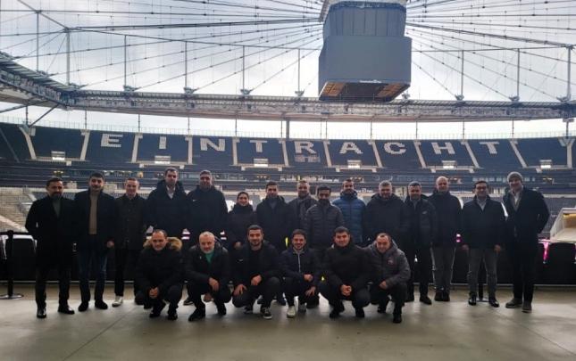 Azərbaycanın futbol rəsmiləri Frankfurtda - FOTOLAR