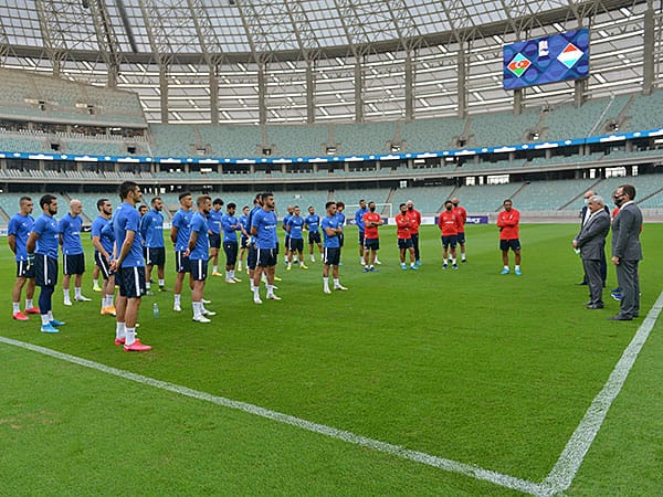 Rövnəq Abdullayev millinin futbolçularından küsüb