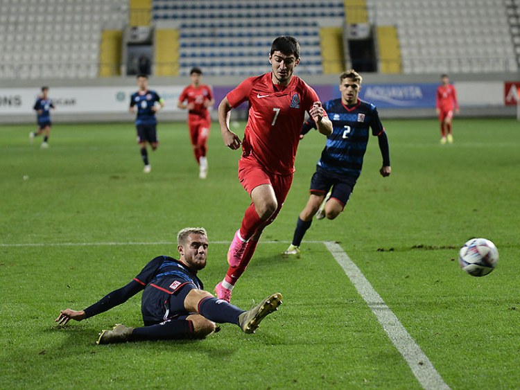 Premyer Liqanın iki klubu arasında transfer sövdələşməsi baş tutdu