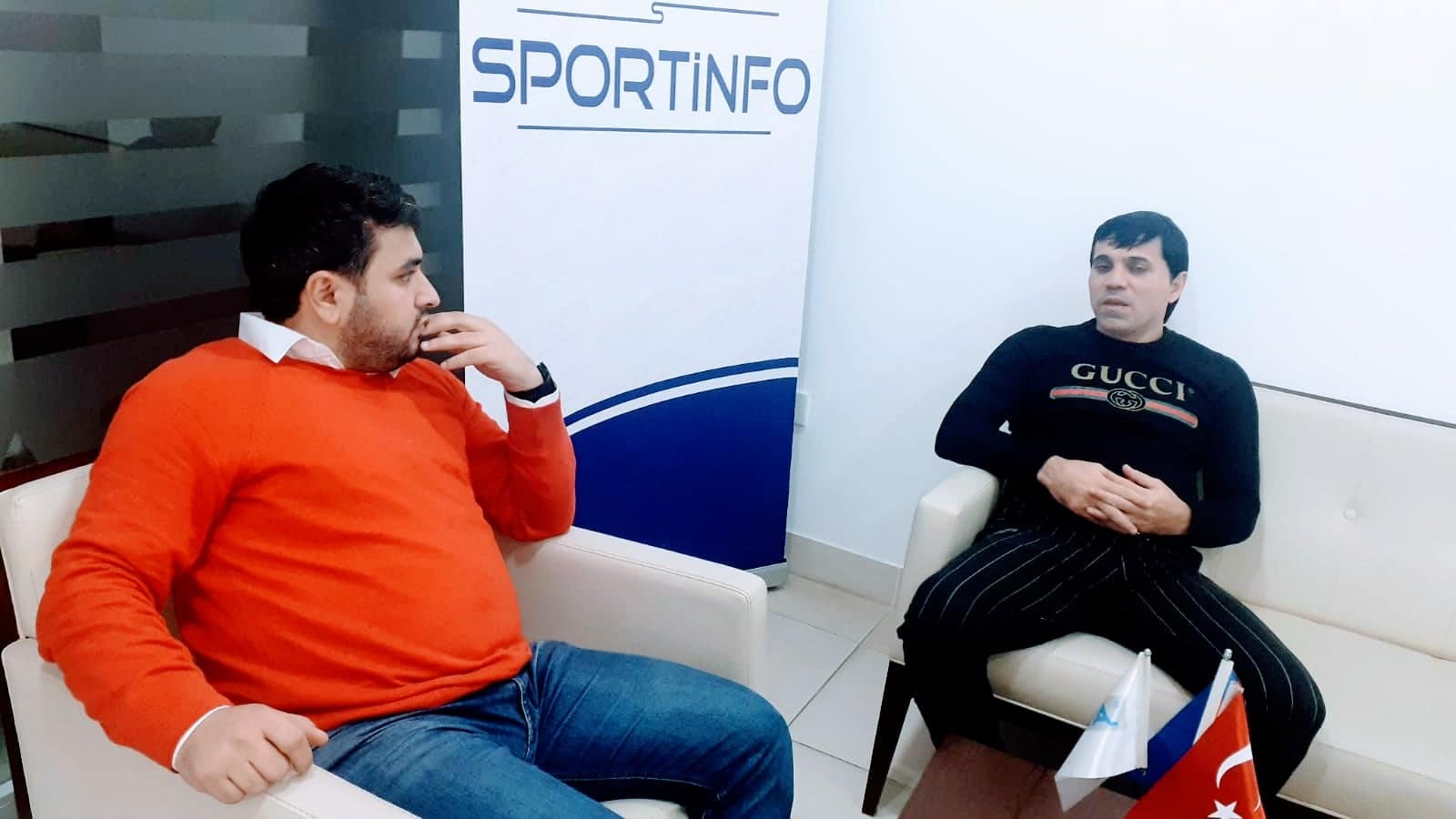 Tanınmış azərbaycanlı futbol adamının gördüyü işdən ağızdoludu danışdılar - VİDEO