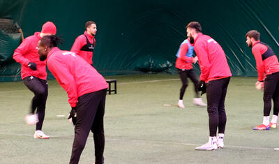 Qəbələyə qar yağdı, "Araz-Naxçıvan" qapalı məkana üz tutdu -