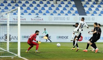 Azərbaycanda komandanı idman direktoru meydana çıxardı -