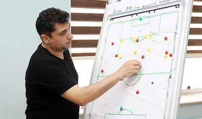 Millinin iki sabiq oyunçusu “əlifba”nı öyrənməyə başladı -