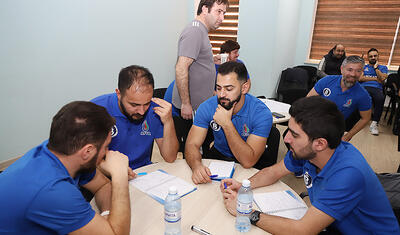 Millinin iki sabiq oyunçusu “əlifba”nı öyrənməyə başladı -