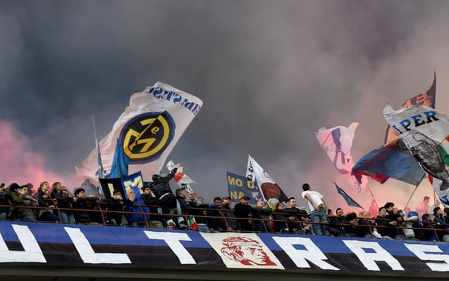 Stadionun yaxınlığında polisə əldəqayırma partlayıcı qurğular atdılar