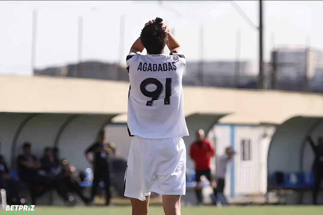 "Neftçi"də bu adamla bağlı narahatlıq böyüyür: "Ayılın, sonda gedəcək "Qarabağ"a"