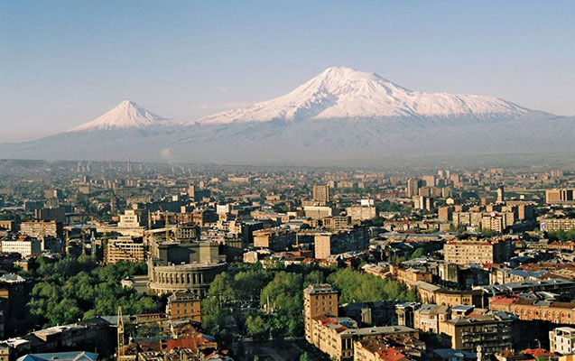 Azərbaycan vətəndaşları Ermənistanda daşınmaz əmlak alıb?