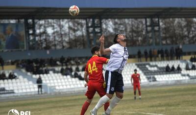 Rayonda qol vuran futbolçunu yerə yıxıb, sonra…