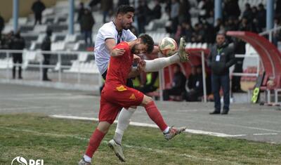 Rayonda qol vuran futbolçunu yerə yıxıb, sonra…