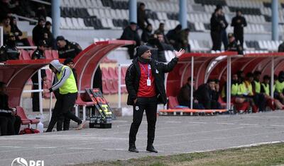 Rayonda qol vuran futbolçunu yerə yıxıb, sonra…