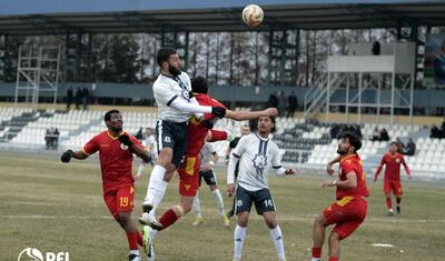 Rayonda qol vuran futbolçunu yerə yıxıb, sonra…