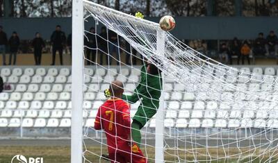 Rayonda qol vuran futbolçunu yerə yıxıb, sonra…