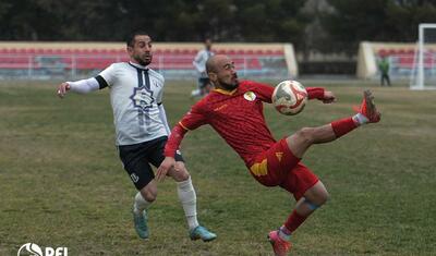 Rayonda qol vuran futbolçunu yerə yıxıb, sonra…