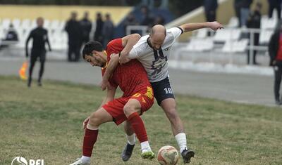 Rayonda qol vuran futbolçunu yerə yıxıb, sonra…