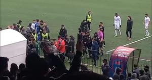Bölgədə İNSİDENT: ”Neftçi”nin futbolçusunu plastik qabla vurdular - VİDEO