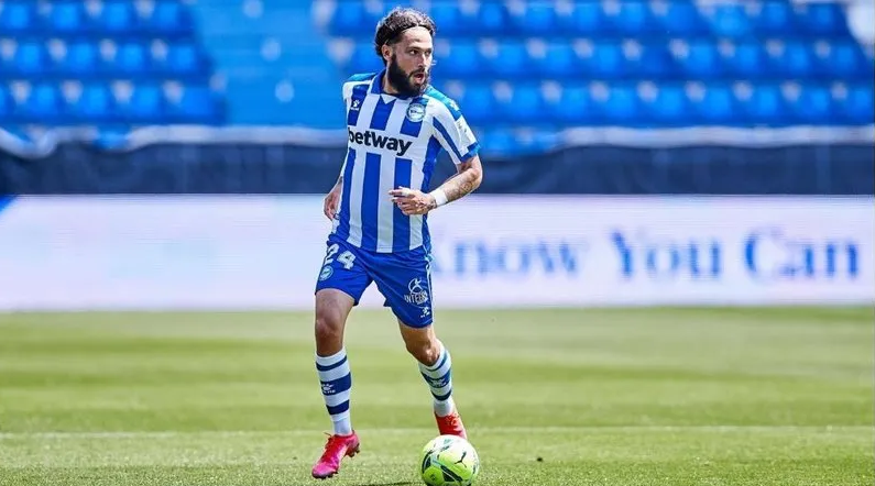 Tanınmış ispaniyalı futbolçu İslam dinini qəbul etdi - FOTO