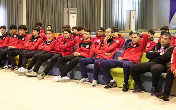 "Araz"ın futbolçuları və məşqçiləri ilə toplantı keçirildi