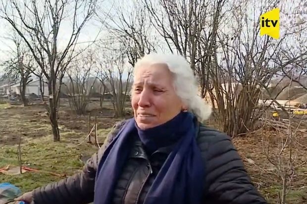 Üç övladını Xocalıda öz əlləri ilə basdıran ana onların məzarları başında - VİDEO