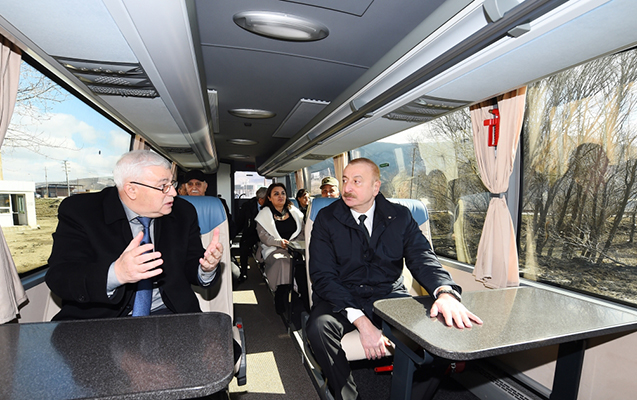 Prezident Xocalıda sakinlərlə eyni avtobusda - VİDEO