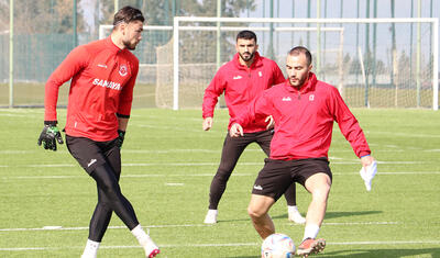 “Araz-Naxçıvan” 1 saat Gəncədə qaldı -