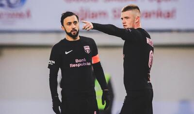 Gül paylandı, yeni baş məşqçinin ayağı düşərli oldu -