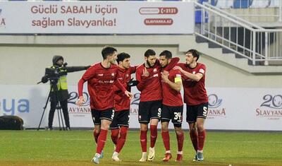 Gül paylandı, yeni baş məşqçinin ayağı düşərli oldu -