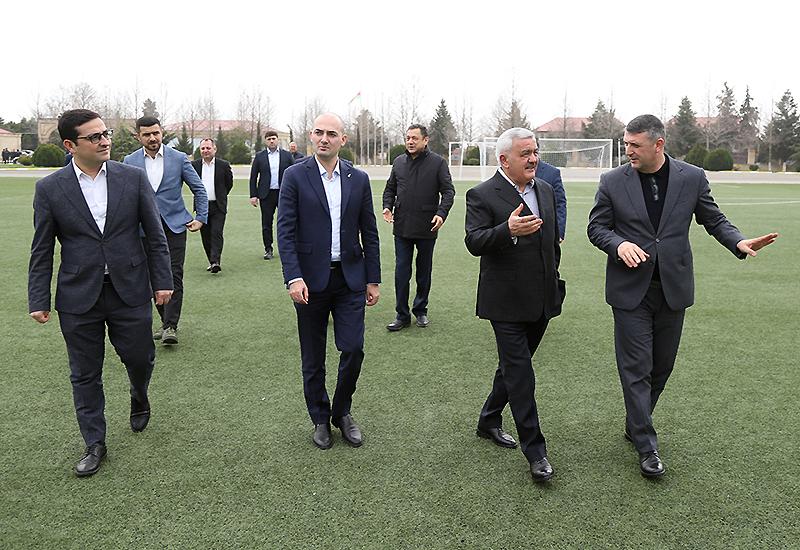 Rövnəq Abdullayev rayona getdi, təmirdən çıxan stadiona baxış keçirdi