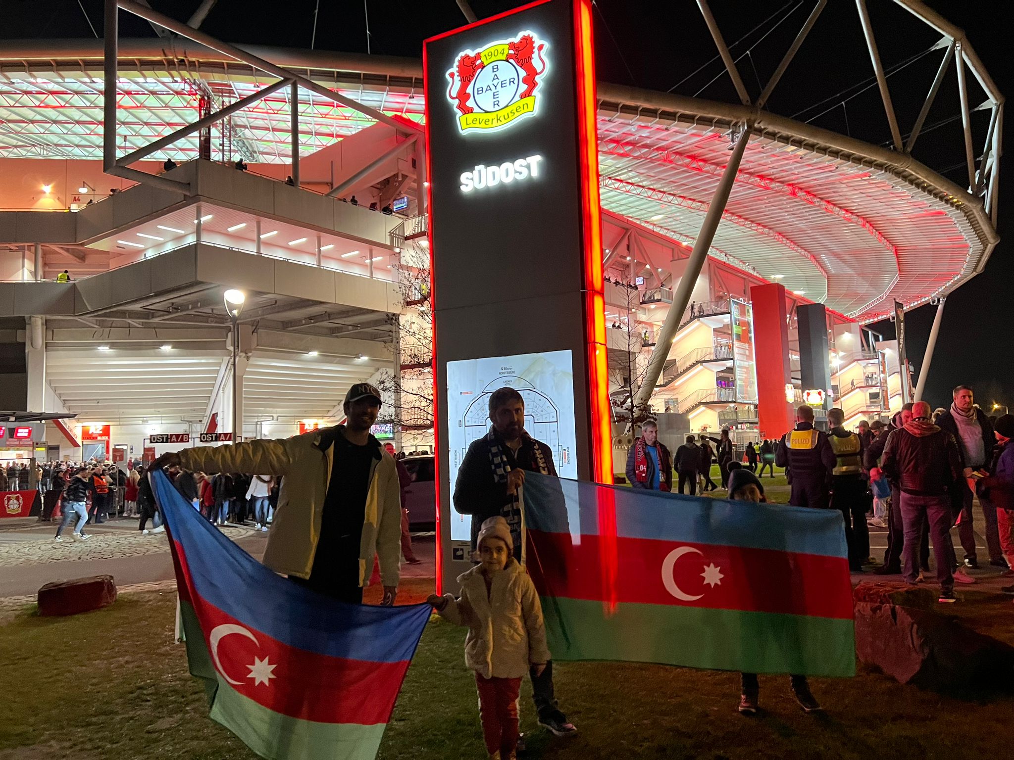 Qurban adına Qarabağ! - Almanların stadionunda yazılan yazı -  FOTOLAR