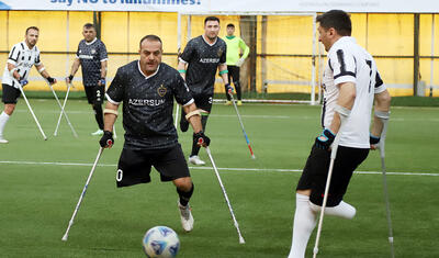 Ayağını itirən “Qarabağ”lı əsaları yerə atdı, Pelesayağı qol vurdu -