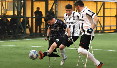 Ayağını itirən “Qarabağ”lı əsaları yerə atdı, Pelesayağı qol vurdu -