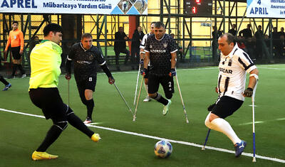 Ayağını itirən “Qarabağ”lı əsaları yerə atdı, Pelesayağı qol vurdu -