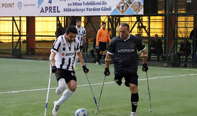 Ayağını itirən “Qarabağ”lı əsaları yerə atdı, Pelesayağı qol vurdu -