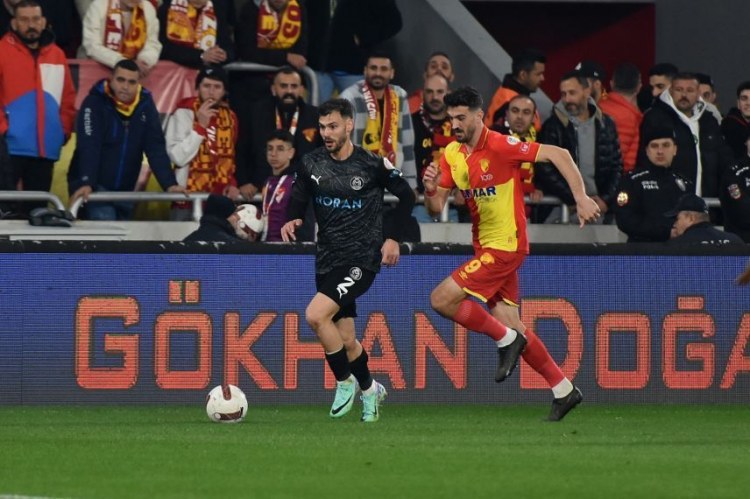 Premyer Liqa klubu millimizin sabiq müdafiəçisindən cavab gözləyir