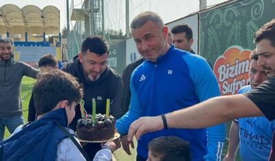 "Qarabağ"ın qonağı oldular, Qurban Qurbanovla tort kəsdilər -