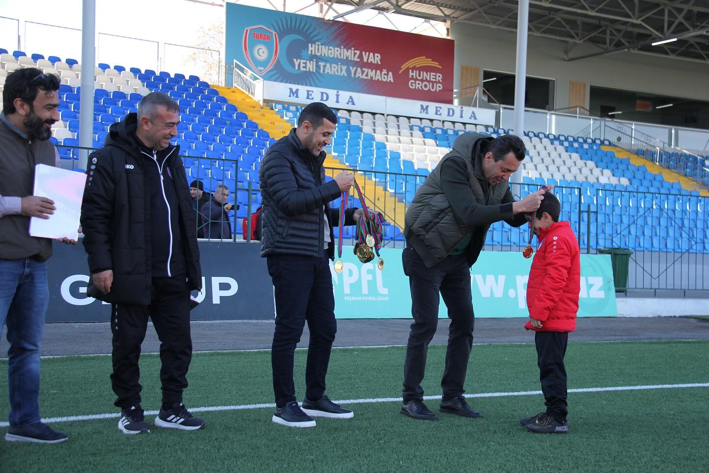 "Futbola pul buraxan tək-tük adamlardan biridir, amma onu zəif görürlər" - VİDEO