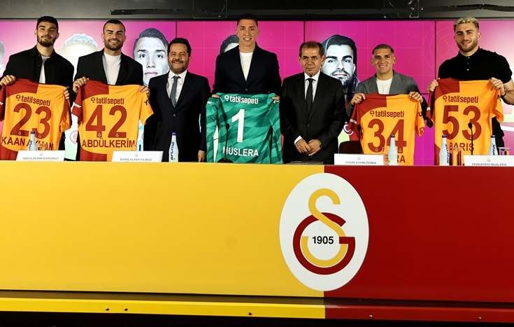 Beş futbolçu ilə yeni müqavilə imzaladı -