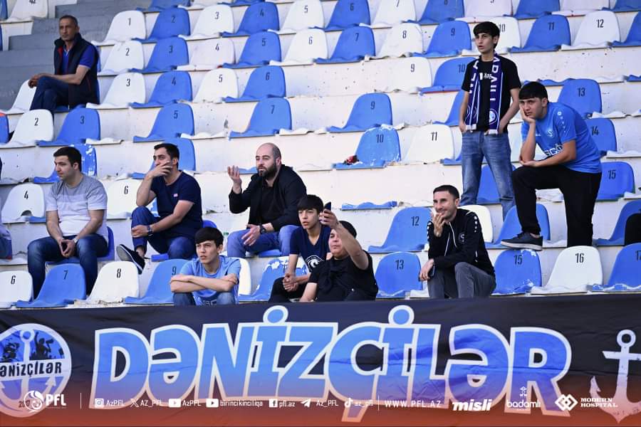 Azarkeşlər tələb etdi, kapitan köməyə çatdı