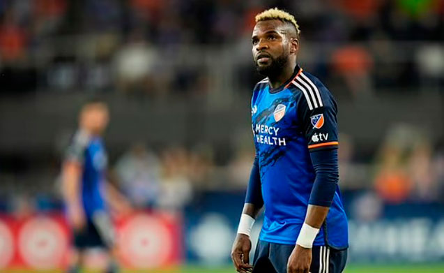 Xoşagəlməz hadisə ilə üzləşdi - Barda dava düşdü, çənəsini sındırdılar