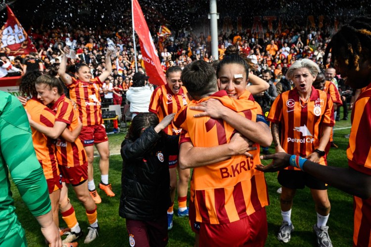 Millimizin oyunçusu "qırmızı" aldı, "Qalatasaray" Türkiyə çempionu oldu