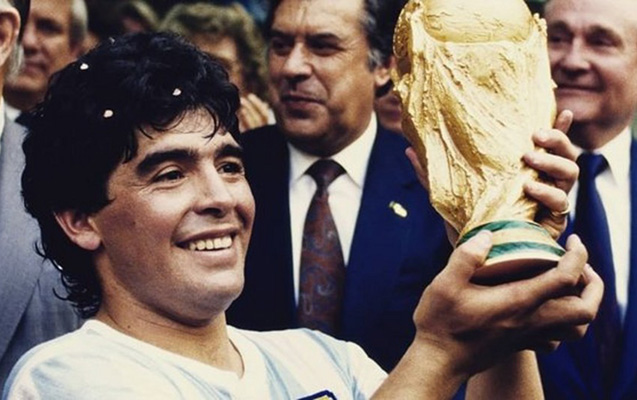 Maradonanın “Qızıl top”u bir neçə milyon dollara hərraca çıxarılır