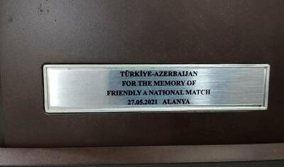 “Sportinfo” Azərbaycan millisi ilə bağlı əşyanı auksiona çıxaran şəxsi tapdı və...