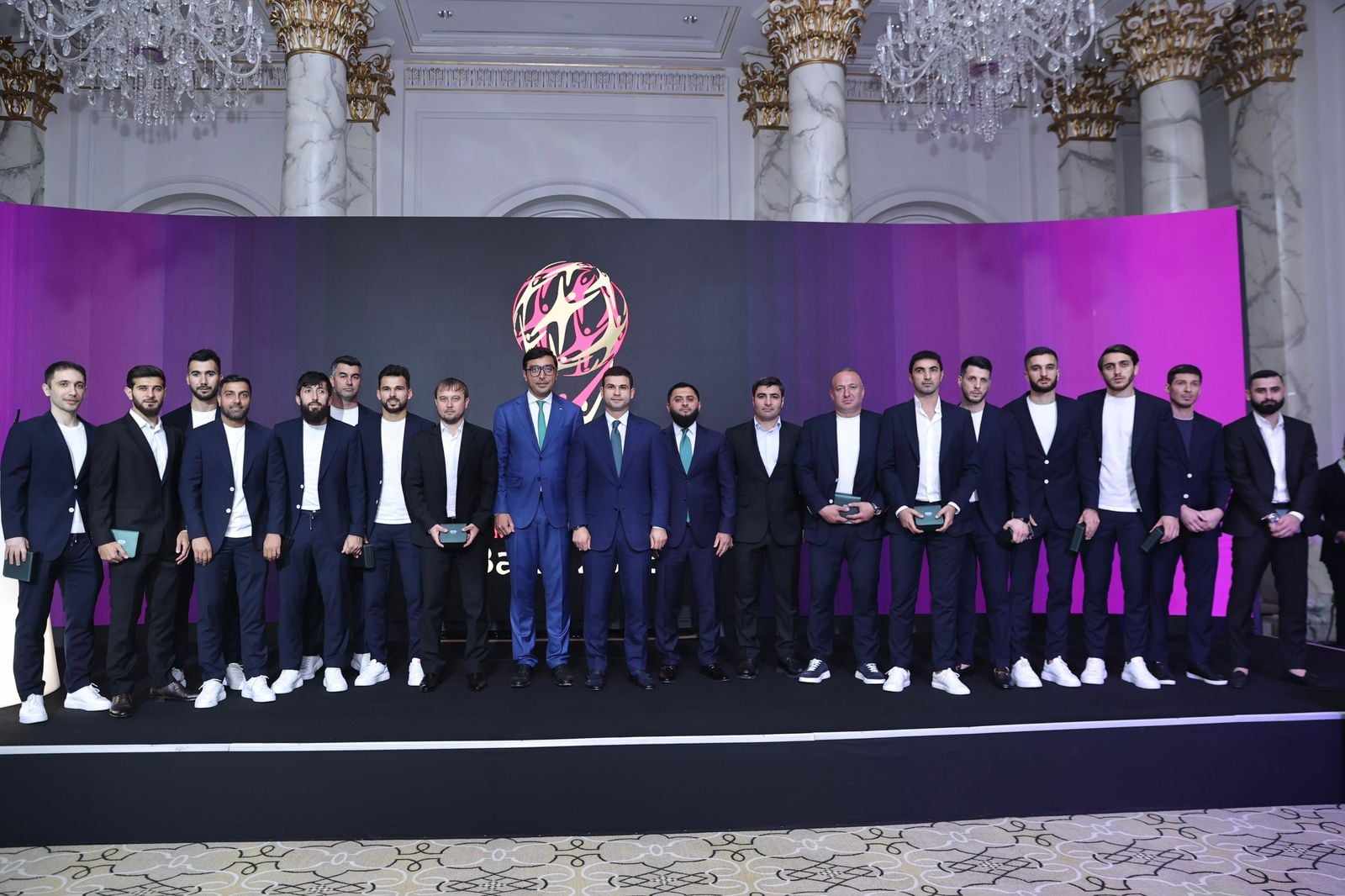 Nazir Avropanın çempion oyunçularını sevindirdi - FOTOLAR