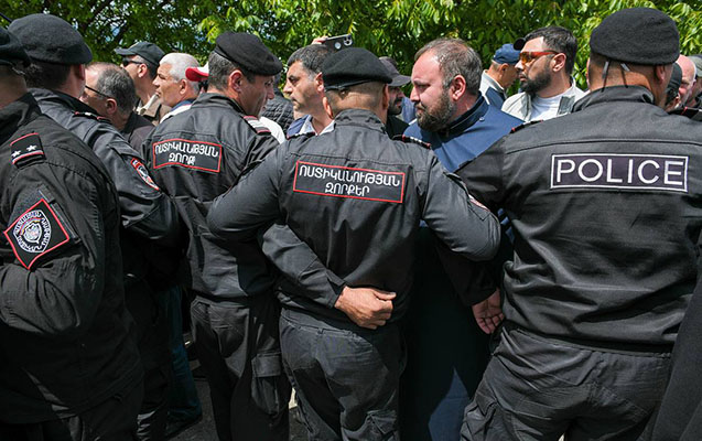 Xeyrımlı yaxınlığında müxalifət fəallarını saxlamağa başlayıb - Ermənistan polisi