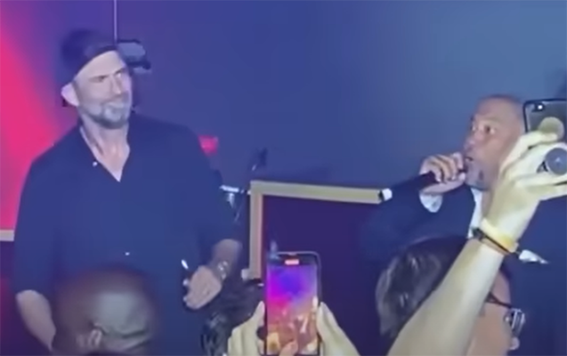 Premyer Liqa klubunun baş məşqçi postundan ayrıldı, restoranda rəqs etdi - VİDEO