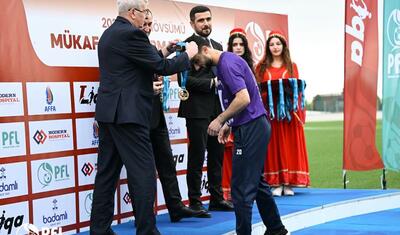 İcra başçısı, müğənnilər, Bakıdan gələnlər və başqaları…
