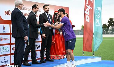İcra başçısı, müğənnilər, Bakıdan gələnlər və başqaları…