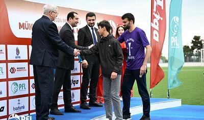 İcra başçısı, müğənnilər, Bakıdan gələnlər və başqaları…