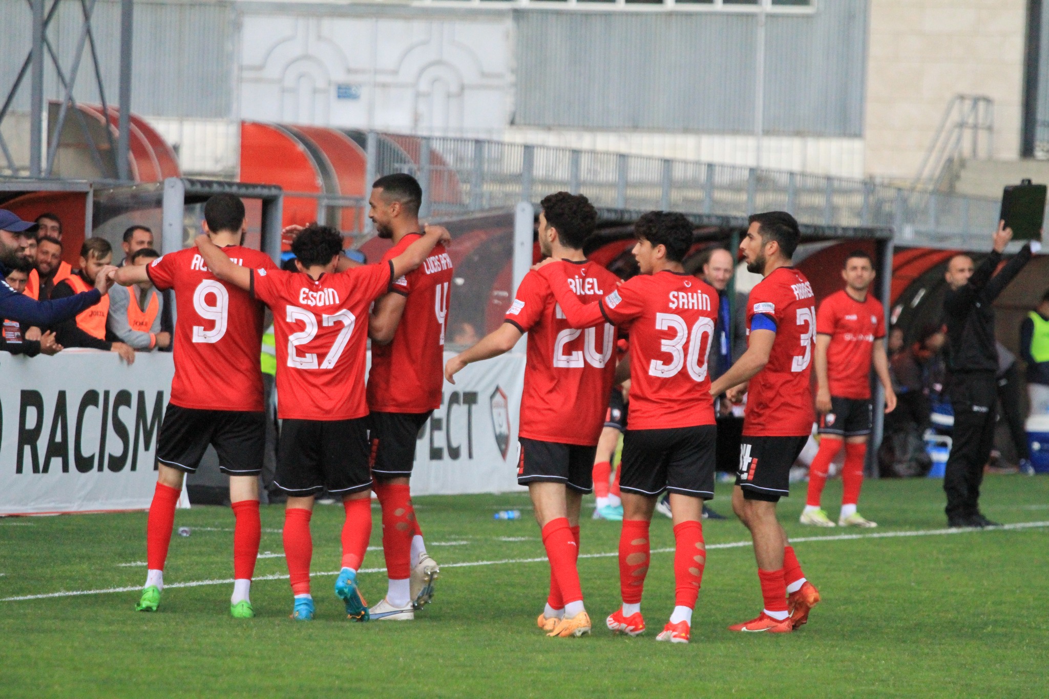 Premyer Liqa ilə vidalaşan klub baş məşqçi MÜƏMMASINI ÇÖZDÜ